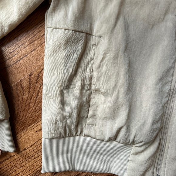 Lulu Lemon Size 12 Light gold reversible Bomber jacket - Picture 5 of 5
